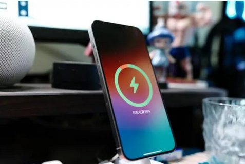 祁门苹果15换屏服务分享用什么充电器给iPhone15充电更好 